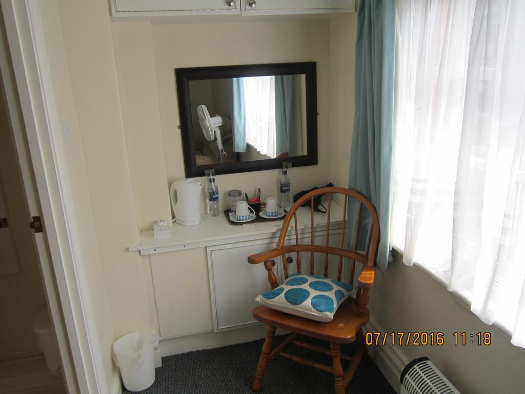 Queen Mary Inn Poole Ngoại thất bức ảnh